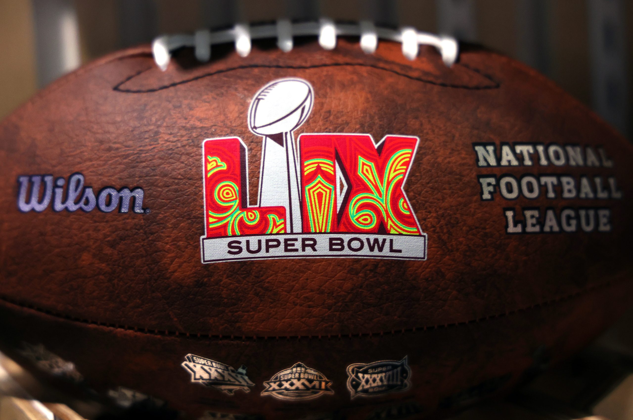 Breaking News – Super Bowl thrown into CHAOS as ref snapped in Taylor Swift t-shirt